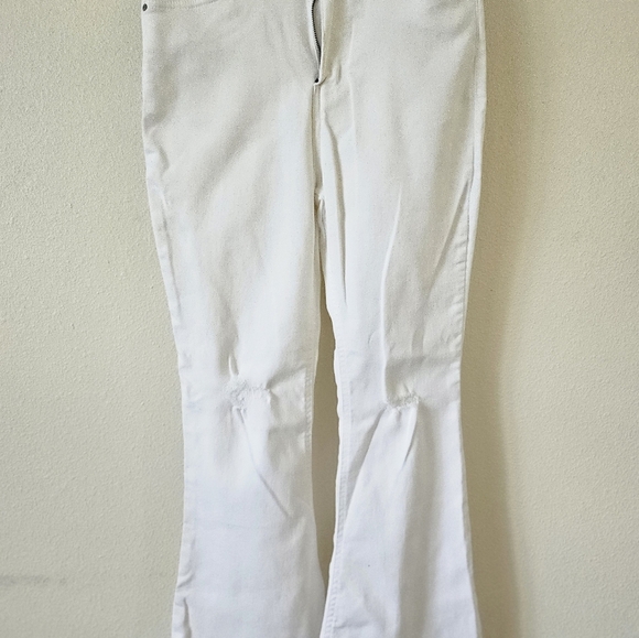 RefugeWomen's Denim White Flared High Rise Casual chic Jeans Size 3.. - Picture 3 of 12